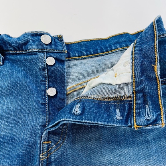 Levi's 501 original fit frayed cut off shorts high rise women's size 30 - Picture 5 of 12